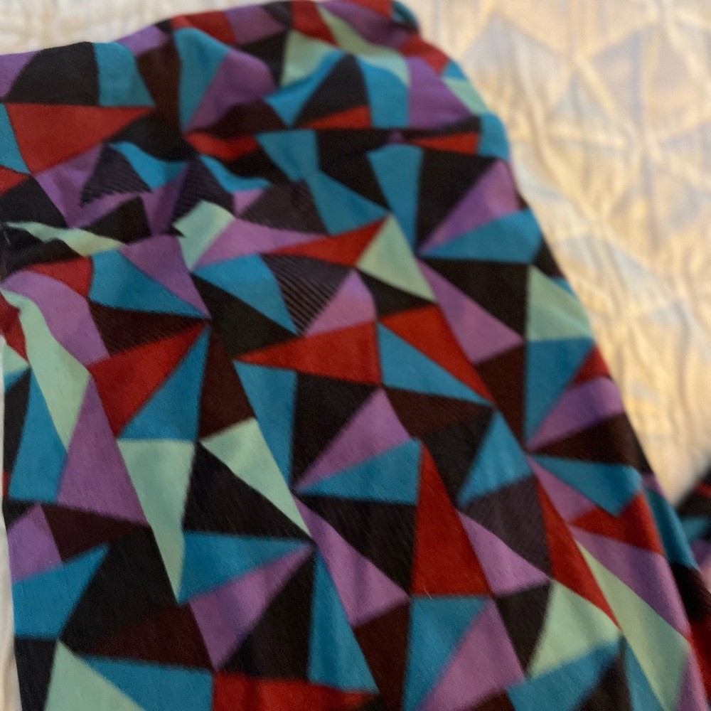 LuLaroe Tall and Curvy Leggings - Picture 2 of 4